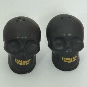 Boston Warehouse Black Skulls Salt & Pepper Shakers